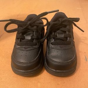 Nike Air Force 1 triple black